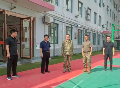 關(guān)懷鼓干勁 軍訓展鋒芒——曲沃縣人武部領導視察曲沃二中軍訓